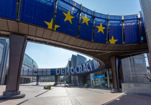 367,8 mld euro na szali. Czy UE chroni cyberbezpieczeństwo, czy buduje nową blokadę?