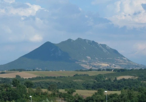 Monte Soratte koło Rzymu. Ośrodek przyrody, historii i antycznych wierzeń