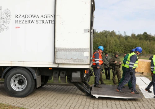 Rząd nie zrobi zapasów na trzy dni dla ludności. Szykuje nowy program