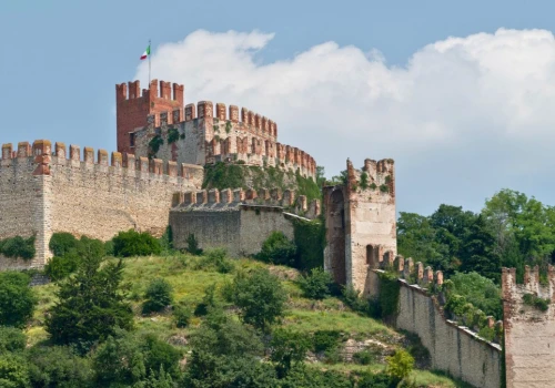 Perełka Wenecji Euganejskiej. Co zobaczyć w zamku Soave?
