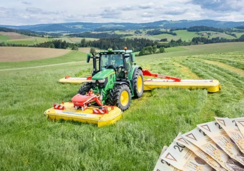 Ceny usług rolniczych 2026. Tyle kosztuje dziś pokos traw