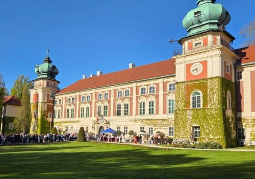 Muzeum-Zamek w Łańcucie oferuje pracę z wynagrodzeniem do 8 000 zł – stabilne zatrudnienie w sektorze kultury