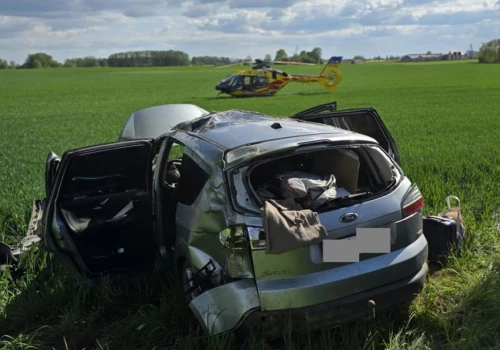 Zderzenie dwóch pojazdów na DK92, trzy osoby przewiezione do szpitala! Na miejscu śmigłowiec LPR