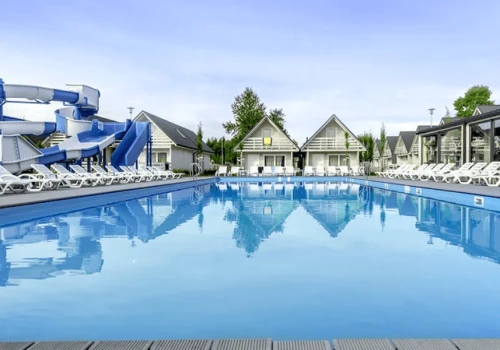 🌊 Bałtycki urlop w Ustroniu Morskim 🏖️ Domki i apartamenty tuż przy plaży