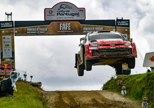 WRC. Rajd Portugalii 2026. Thierry Neuville najszybszy w deszczu i błocie