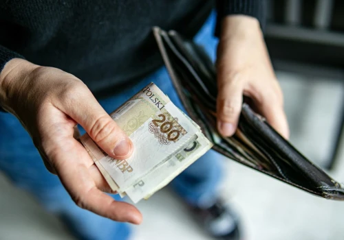 Praca za 10,5 tys. zł bez doświadczenia. Firma gwarantuje benefity i opłaca kurs