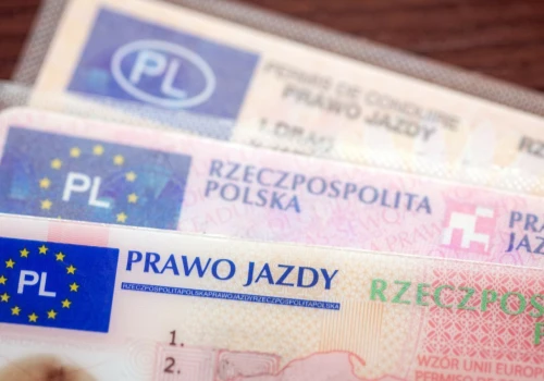 Koniec bezterminowych praw jazdy. Od 2028 r. seniorzy zapłacą 100 zł za wymianę