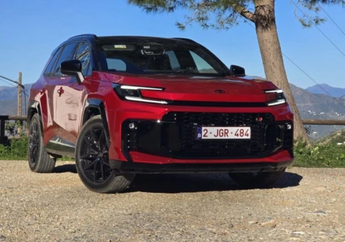 Nowa Toyota RAV4 wjeżdża do Polski. Już teraz masz okazję poznać ją bliżej