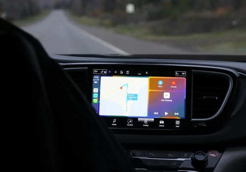 CarPlay zyskuje funkcje AI i zmienia się w pełnoprawnego asystenta kierowcy!