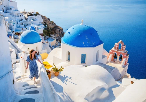 Odpocznij na najpiękniejszej greckiej wyspie 🤍💙 Loty na Santoryn i 7 dni w hotelu za 1509 PLN ⛱️🌊