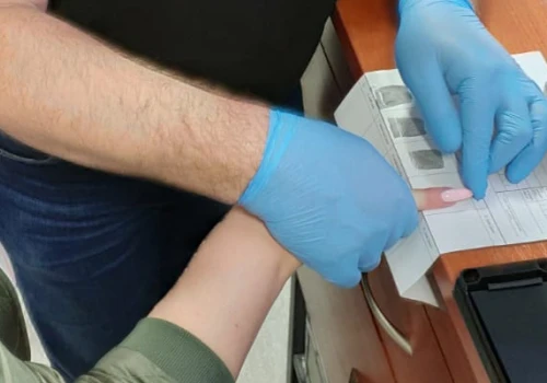 56-latka podejrzana o wypłacanie pieniędzy z konta zmarłego partnera