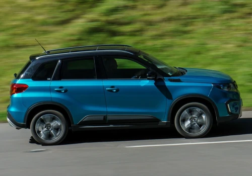 Suzuki Vitara z 700 tys. km nalotu i niewielkim silnikiem. Tylko 15 klocków