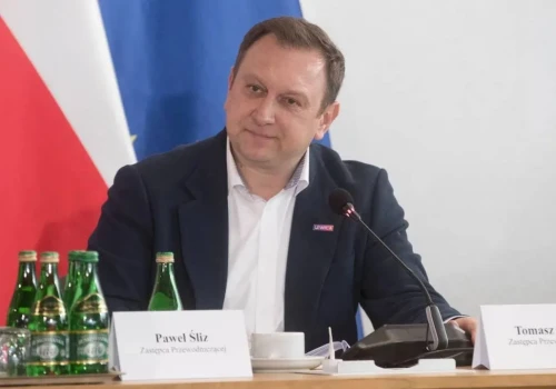 Adopcja dzieci przez homo-małżeństwa to 