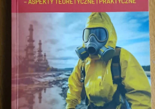 Zbierają na ratowanie grobów Powstańców Warszawskich. Można wylicytować książkę bydgoskiego współautora