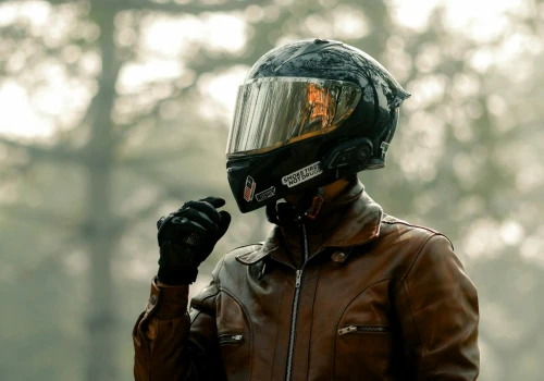 Kask motocyklowy w podróży – komfort i bezpieczeństwo na długich trasach