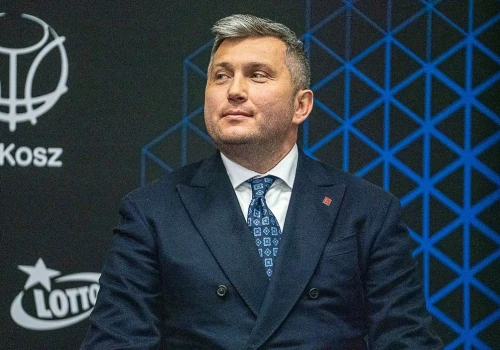 Pustki na spotkaniu z Piesiewiczem. Opozycja zbojkotowała zebranie PKOl-u