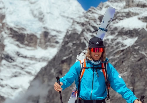 Bartek Ziemski zjechał na nartach z Lhotse