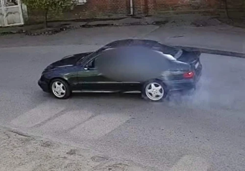 Chciał zaimponować driftem? Wszyscy oglądają jego popisy, on ogląda mandat