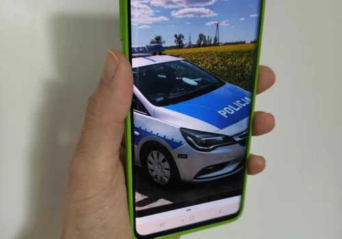 Policjant wygrał w sądzie z osobą, która nagrywała go podczas interwencji i opublikowała film w mediach społecznościowych. 