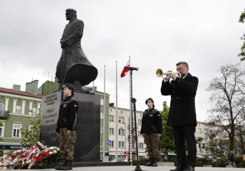 91. rocznica śmierci Marszałka Józefa Piłsudskiego. Uroczystości na Placu Biegańskiego