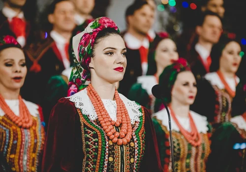 Disco polo na państwowym i plastikowe wianki. Czy nowa ustawa PSL może uratować polski folklor?