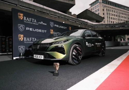 Peugeot woził gwiazdy na galę BAFTA. 408 pojawił się na czerwonym dywanie