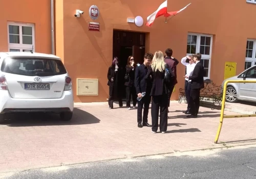 Matury i egzaminy ósmoklasisty w powiecie trzebnickim. Uczniowie mierzą się z ważnym sprawdzianem