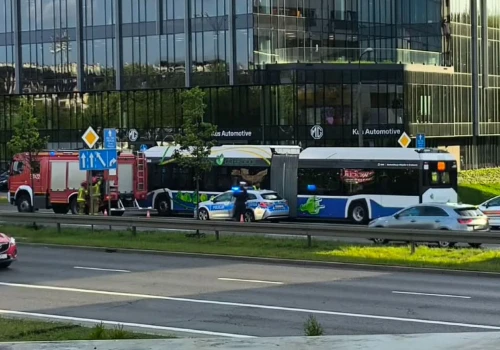 Groźne zderzenie na Konopnickiej. Poszkodowani pasażerowie autobusu