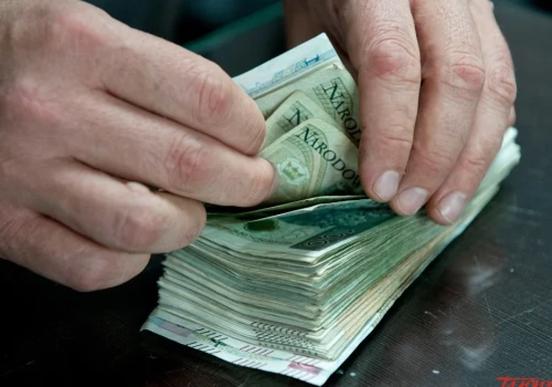 Mieszkaniec powiatu siedleckiego stracił 300 tys. zł. Oszuści podszyli się pod analityków finansowych