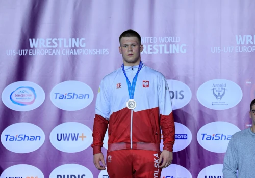 Zapasy: Mateusz Tomelka Wicemistrzem Europy U17! W środę kolejny finał z udziałem Biało-Czerwonych!
