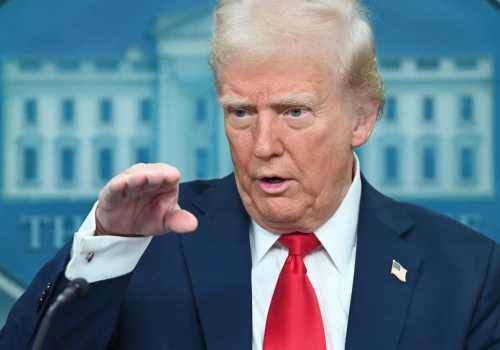 Trump wyruszył do Chin z pierwszą wizytą od dziewięciu lat