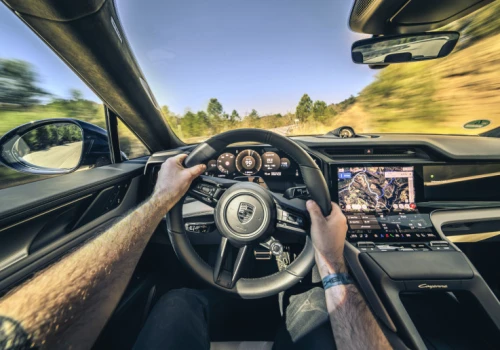 Testowaliśmy nowego elektryka Porsche na serpentynach Katalonii. Choć nie ryczy V8, jest autem doskonałym!