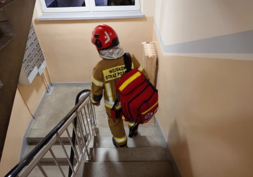 Z ostatniej chwili! Nocne wołanie o pomoc. Zareagowała sąsiadka kobiety