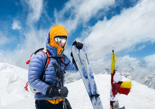 Historyczny wyczyn Polaka. Bartek Ziemski zdobył Lhotse i zjechał z niego na nartach