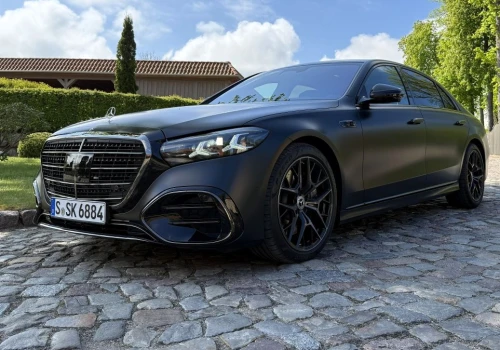 Mercedes klasy S ma podgrzewane pasy, ale tylko z przodu. To nie wpadka
