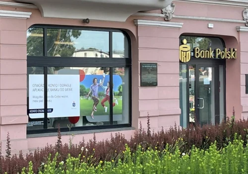 PKO Bank Polski wypłaca nawet 600 zł za konto. Bonus może wzrosnąć do 900 zł
