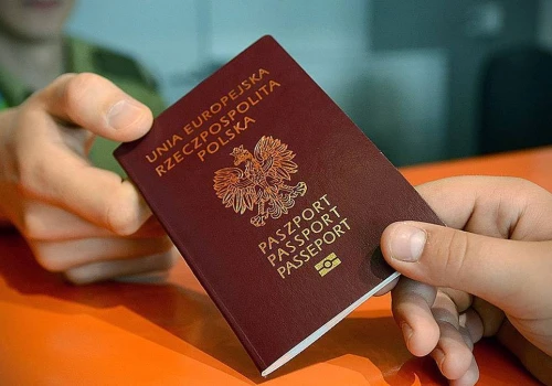 Dwa egzaminy i złożenie aktu lojalności. Co będzie trzeba zrobić, aby otrzymać polski paszport?