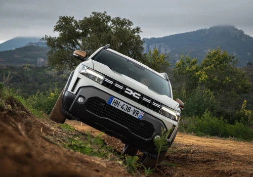 Nowa Dacia Duster Hybrid-G 150 4×4 LPG przetestowana przez Słowaków. Ma 1500 km zasięgu, ale znaleźli też wady!