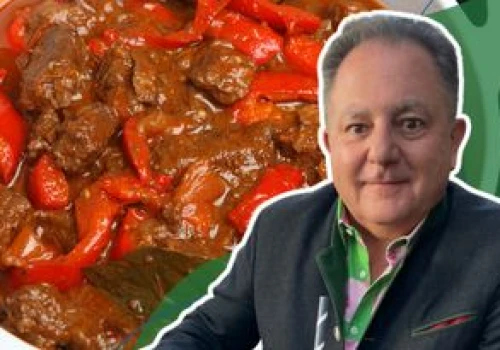 Robert Makłowicz wytyka częsty błąd. Nie zagęszczaj gulaszu mąką, jest lepszy sposób.