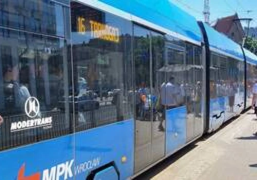 Wykolejenie i awaria w centrum Wrocławia. Tramwaje nie będą jeździć do jutra!