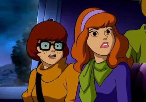 Idealna Daphne? Mckenna Grace zachwyca na nowym zdjęciu z serialu Scooby-Doo