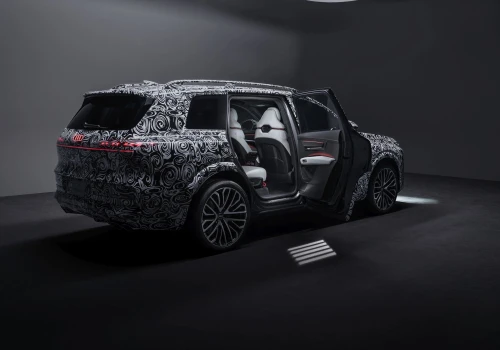Audi Q9: salon na kołach. Pierwsze szczegóły wnętrza nowego flagowca