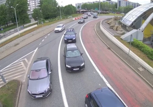 Długi korek na DTŚ. Powodem jest kolizja i zamknięty tunel w Katowicach