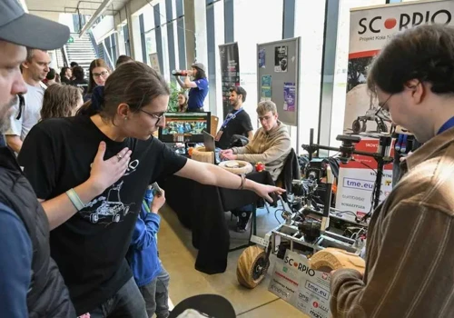 Walki robotów na Politechnice Wrocławskiej. Piły, młoty i sztuczna inteligencja opanowały Robotic Arena 2026