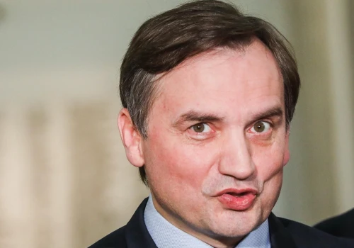 QUIZ. Był szeryfem, jest uciekinierem. Test wiedzy o Zbigniewie Ziobrze. Nawet fani …