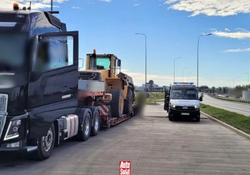Inspektorzy ITD zatrzymali transporty ponadgabarytowe. Na pierwszy rzut oka coś było nie tak