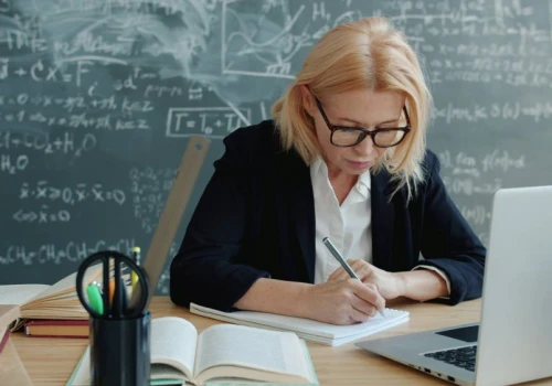 MEN przywraca prace domowe, ale z jedna zmianą. Nauczyciele będą zdawać 