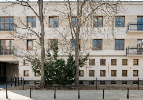 Zdegradowana kamienica na Mokotowie odzyskała blask