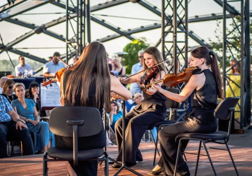 Cavatina Philharmonic Orchestra - koncert na dachu „Greatest Hits: Pop & Rock pod Gwiazdami”