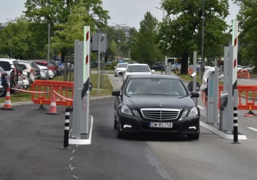Wiemy ile od czerwca zapłacimy za parking w Magnolii. Co z wymianą rejestracji w urzędzie?